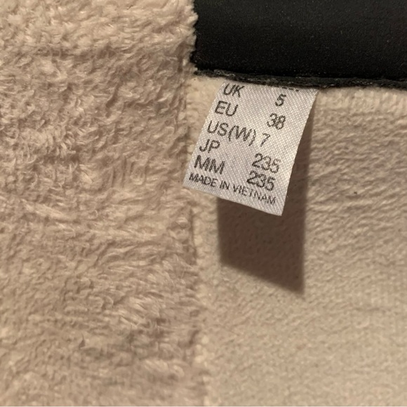 Women’s Helly Hansen Genuine Leather Waterproof Winter Boots Black Size 7 - Picture 15 of 16